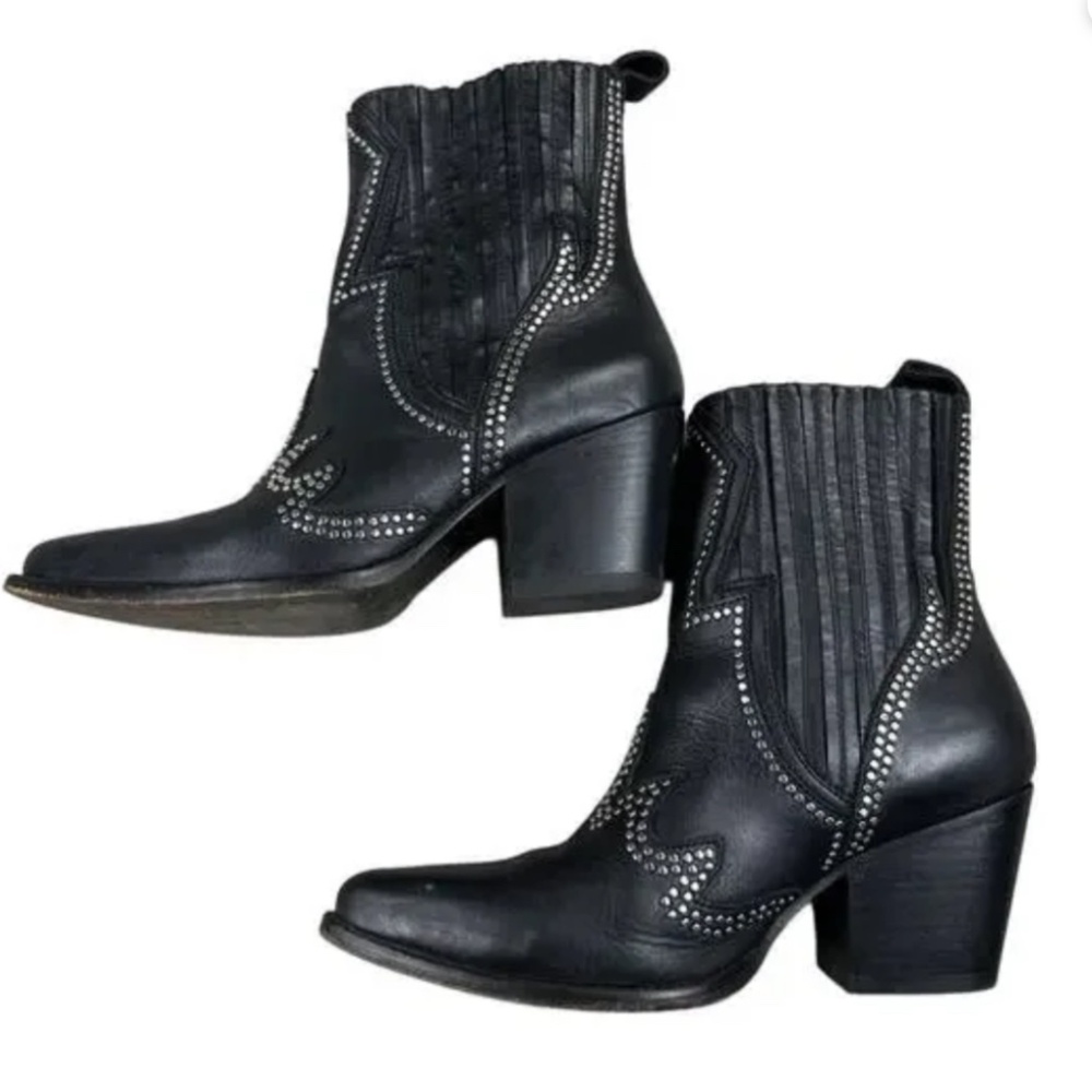 Thursday Boot - Icon Leather Western Boot in Black